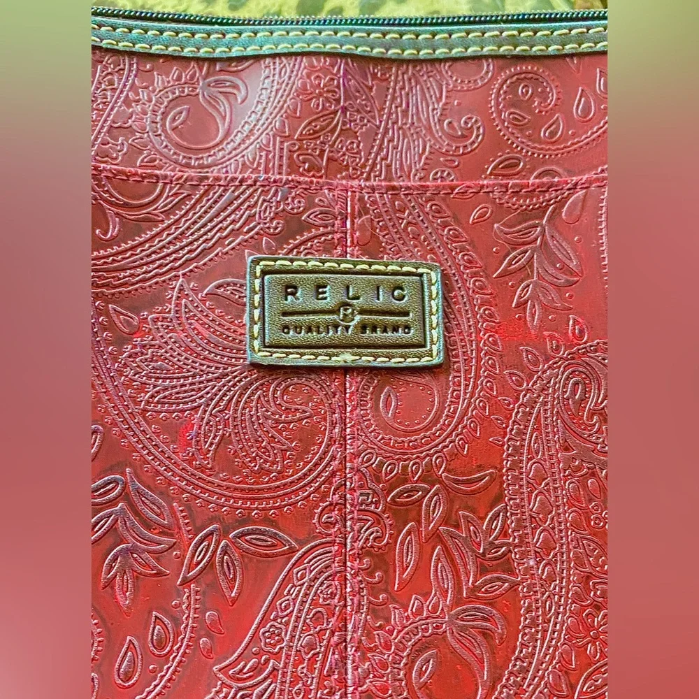 FOSSIL RELIC Burgundy Red Paisley Embossed Faux Leather Hobo Crossbody Bag Purse - Picture 3 of 9